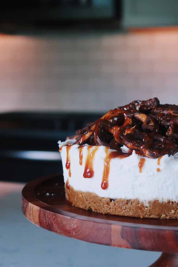 {Gluten Sensitive} Chocolate Caramel Pretzel Crunch Cheesecake