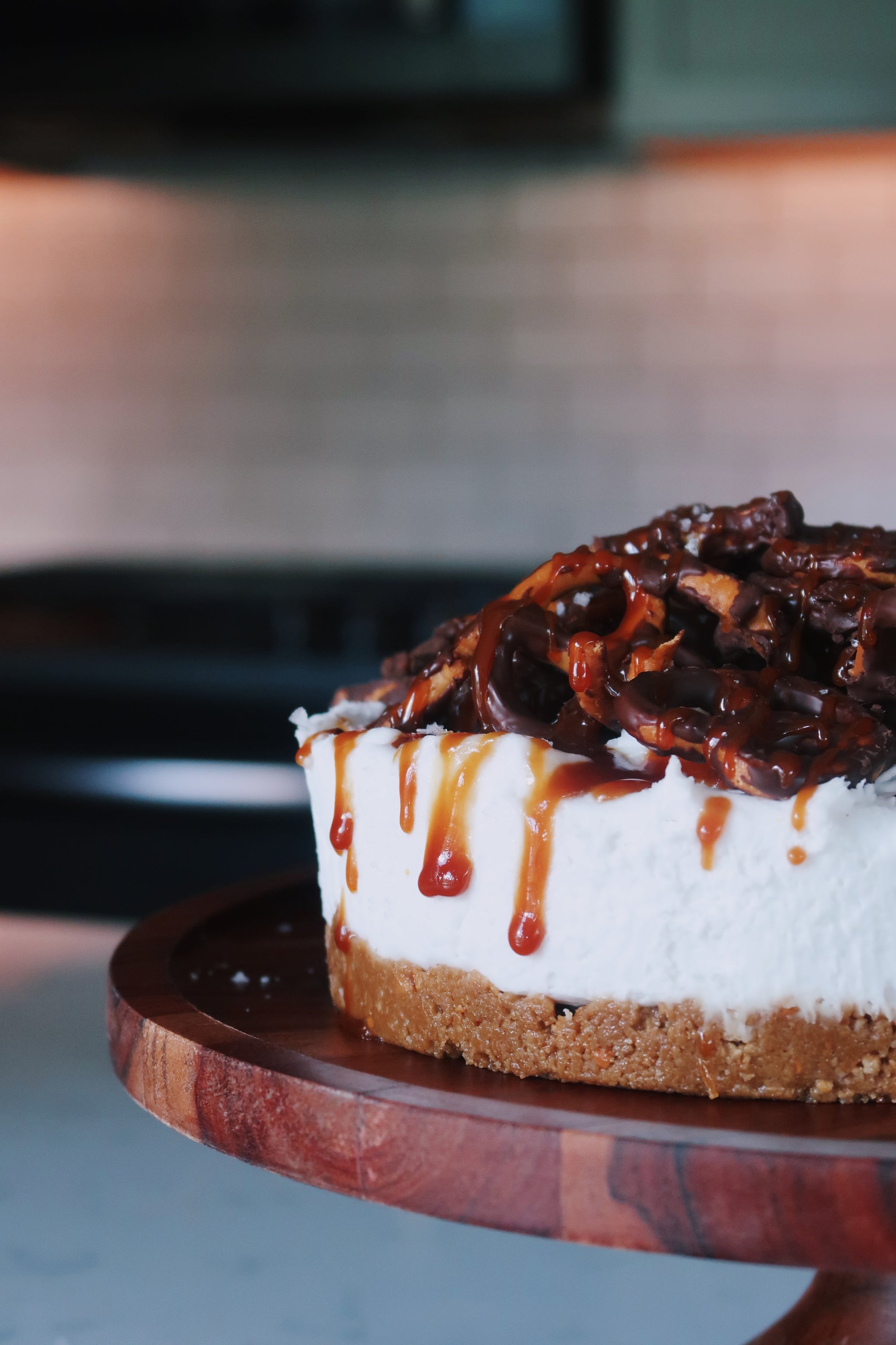 {Gluten Sensitive} Chocolate Caramel Pretzel Crunch Cheesecake